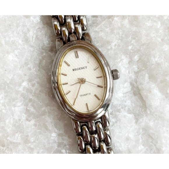 Regency Oval Face Chainlink Vintage Ladies Wristwatch - 18mm - WORKS! - Picture 1 of 8